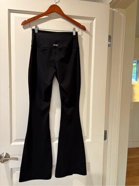 Lorna Jane Black Flare Leggings | Like New | High-Rise Yoga Pants | Size Small